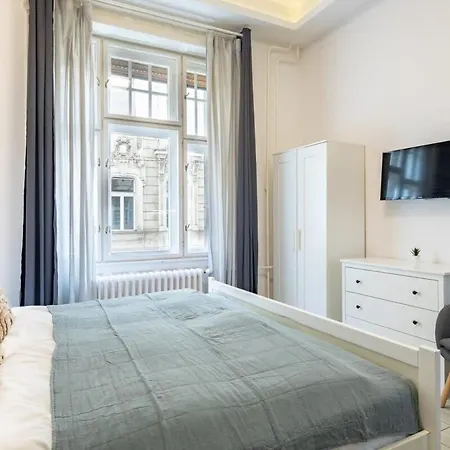 - Relaxing Sleep Budapest